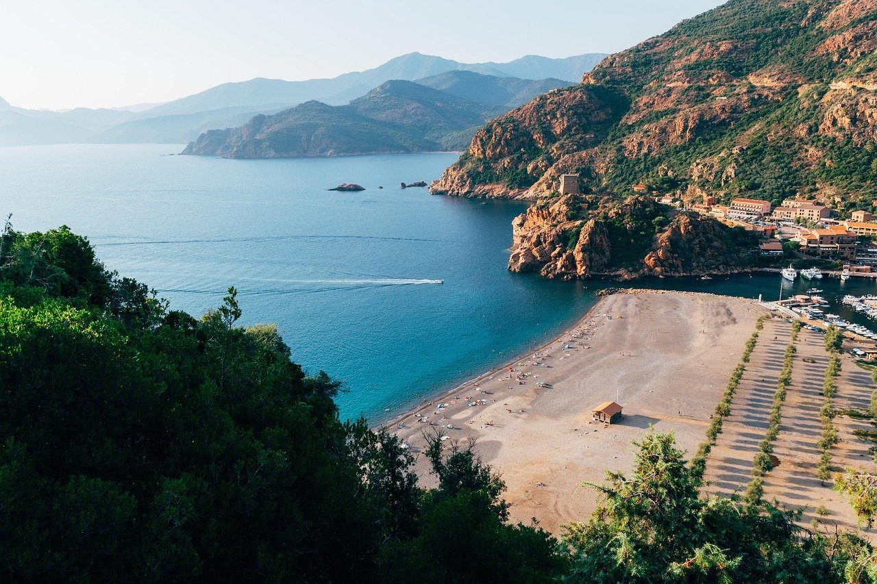 La plage de Balistra : un coin de paradis sauvage en Corse